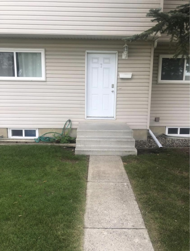 55 Lemoyne Cres. W.